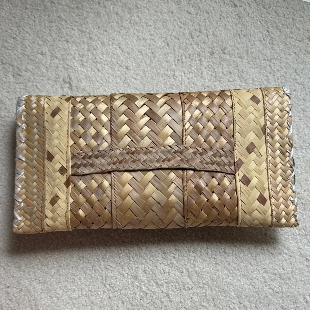 Vintage Wicker Clutch with Shell Decoration